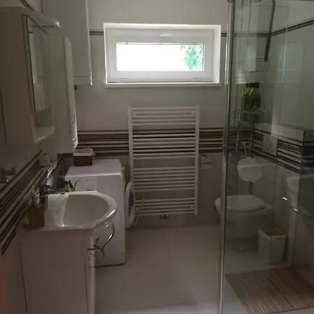 Apartman - Vyhled Na Praded Ze Zahrady Domu *