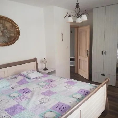 Apartman - Vyhled Na Praded Ze Zahrady Domu Lägenhet *